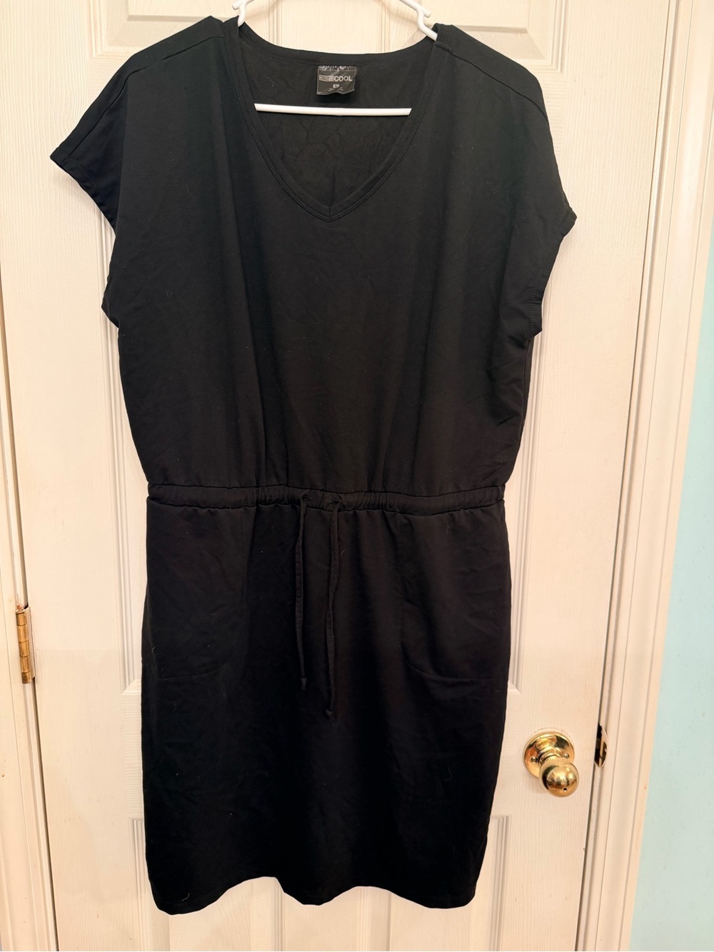 32 Cool Black V-Neck Drawstring Waist Dress